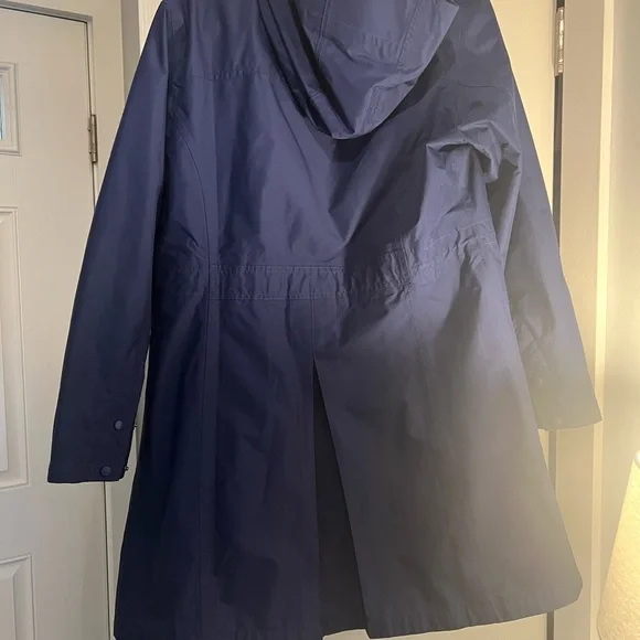 L.L. Bean Women's Navy Rain/Trench Coat with hood, women’s size L - Picture 9 of 10